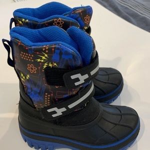 Snow boots size 8